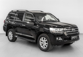Подержанный автомобиль Toyota Land Cruiser Suv 2016 года (3 фото)