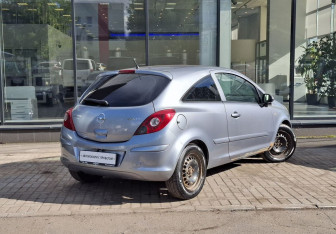 Подержанный автомобиль Opel Corsa 2007 года (5 фото)