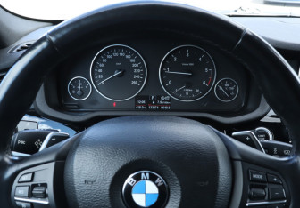 Подержанный автомобиль BMW X4 2015 года (11 фото)