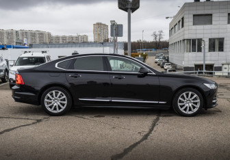 Подержанный автомобиль Volvo S90 2019 года (7 фото)