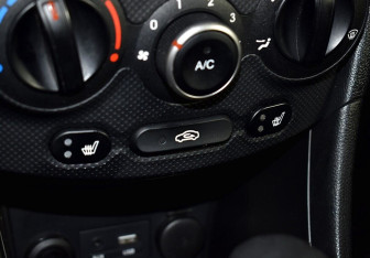 Подержанный автомобиль Hyundai Solaris Hatchback 2015 года (11 фото)