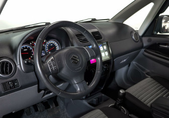 Подержанный автомобиль Suzuki SX4 Hatchback 2013 года (9 фото)