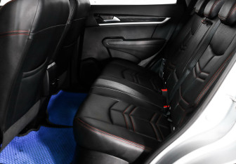 Подержанный автомобиль DongFeng AX7 2018 года (14 фото)