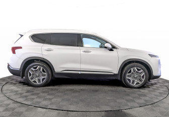 Подержанный автомобиль Hyundai Santa Fe 2022 года (4 фото)