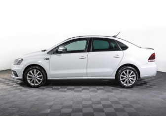 Подержанный автомобиль Volkswagen Polo Sedan 2017 года (8 фото)