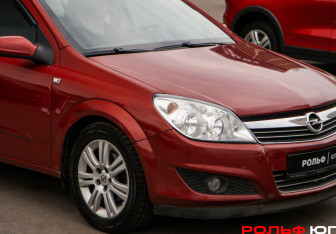 Подержанный автомобиль Opel Astra Hatchback 2008 года (15 фото)