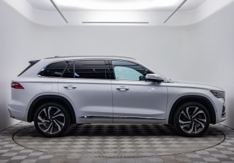 Подержанный автомобиль Geely Monjaro 2023 года (6 фото)