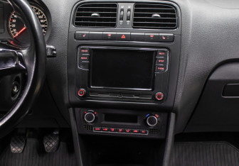 Подержанный автомобиль Volkswagen Polo Sedan 2015 года (15 фото)