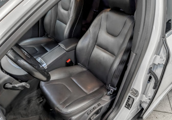 Подержанный автомобиль Volvo XC60 2017 года (20 фото)