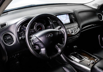 Подержанный автомобиль Infiniti QX60 2014 года (12 фото)