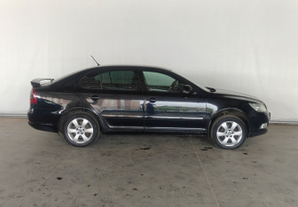 Подержанный автомобиль Skoda Octavia Liftback 2011 года (8 фото)