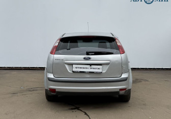 Подержанный автомобиль Ford Focus Hatchback 2007 года (6 фото)