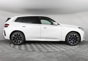 Подержанный автомобиль BMW X3 2025 года (6 фото)