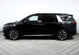 Подержанный автомобиль Kia Carnival 2020 года (3 фото)