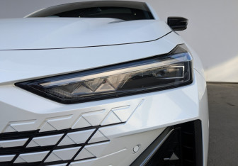 Подержанный автомобиль Changan UNI-V 2024 года (11 фото)