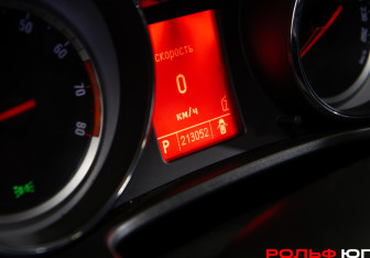Подержанный автомобиль Opel Insignia Liftback 2010 года (9 фото)