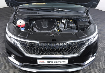 Подержанный автомобиль Kia Carnival 2021 года (9 фото)