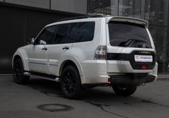 Подержанный автомобиль Mitsubishi Pajero 2020 года (7 фото)