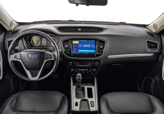 Подержанный автомобиль Geely Emgrand X7 2018 года (14 фото)