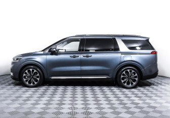 Подержанный автомобиль Kia Carnival 2020 года (3 фото)