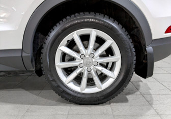 Подержанный автомобиль Audi Q3 2015 года (18 фото)