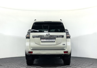 Подержанный автомобиль Toyota Land Cruiser Prado 2017 года (6 фото)