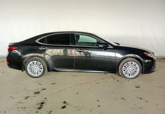 Подержанный автомобиль Lexus ES 2014 года (8 фото)
