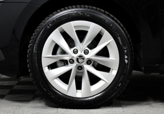 Подержанный автомобиль Skoda Octavia Liftback 2020 года (6 фото)