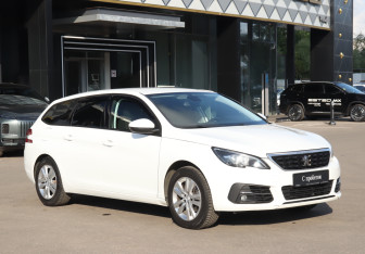 Подержанный автомобиль Peugeot 308 Wagon 2018 года (3 фото)