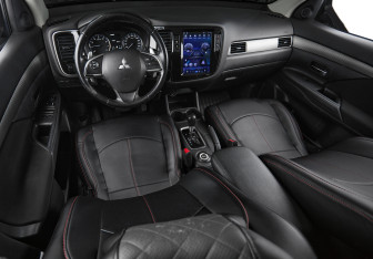 Подержанный автомобиль Mitsubishi Outlander 2013 года (17 фото)