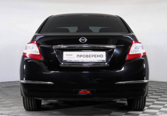 Подержанный автомобиль Nissan Teana 2011 года (5 фото)