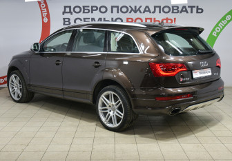 Подержанный автомобиль Audi Q7 2011 года (6 фото)