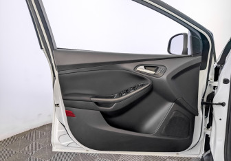 Подержанный автомобиль Ford Focus Hatchback 2018 года (19 фото)