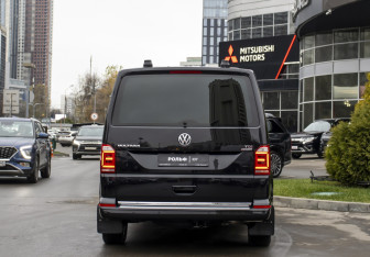 Подержанный автомобиль Volkswagen Multivan 2016 года (6 фото)