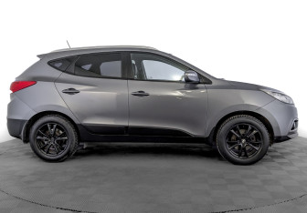 Подержанный автомобиль Hyundai ix35 2013 года (4 фото)