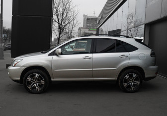 Подержанный автомобиль Lexus RX 2005 года (8 фото)
