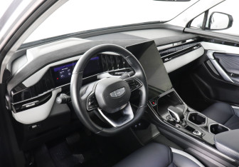 Подержанный автомобиль Geely Atlas 2024 года (9 фото)