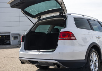 Подержанный автомобиль Volkswagen Passat Wagon 2012 года (16 фото)
