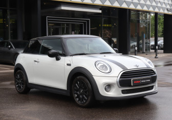 Подержанный автомобиль MINI Hatch 2020 года (3 фото)