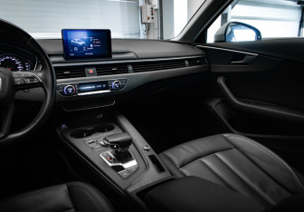 Подержанный автомобиль Audi A4 Sedan 2019 года (20 фото)