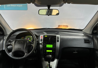 Подержанный автомобиль Hyundai Tucson 2008 года (12 фото)