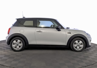 Подержанный автомобиль MINI Hatch 2020 года (4 фото)