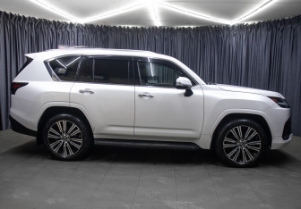 Подержанный автомобиль Lexus LX 2022 года (4 фото)