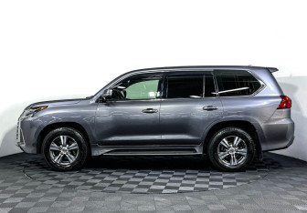 Подержанный автомобиль Lexus LX 2019 года (8 фото)