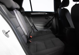 Подержанный автомобиль Volkswagen Golf Hatchback 2012 года (11 фото)