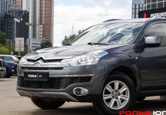 Подержанный автомобиль Citroen C-Crosser 2011 года (16 фото)
