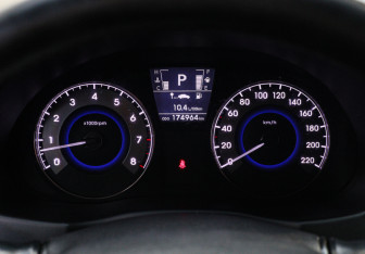 Подержанный автомобиль Hyundai Solaris Hatchback 2013 года (15 фото)