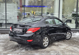 Подержанный автомобиль Hyundai Solaris Sedan 2013 года (8 фото)