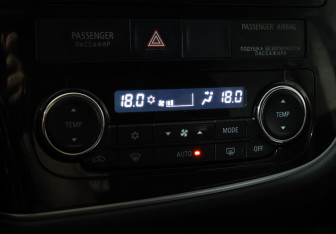 Подержанный автомобиль Mitsubishi Outlander 2014 года (18 фото)