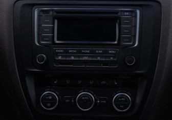 Подержанный автомобиль Volkswagen Jetta Sedan 2014 года (14 фото)